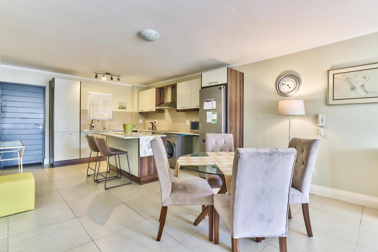 2 Bedroom In Century 204qs Apartment *